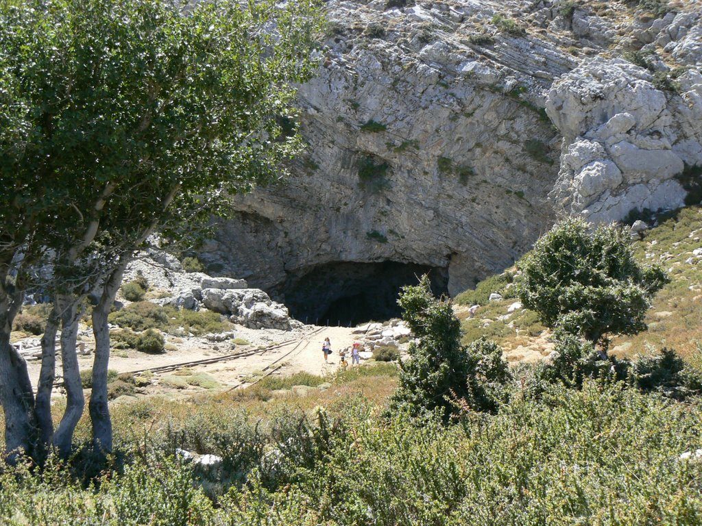 Идейская пещера